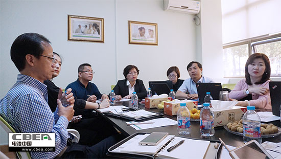 1492576182110072118.jpg 交談.jpg