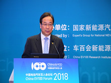 國(guó)務(wù)院發(fā)展研究中心產(chǎn)業(yè)經(jīng)濟(jì)研究部部長(zhǎng)趙昌文主持會(huì)議