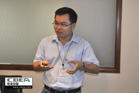 1524557570322063605.jpg 另一個(gè)男領(lǐng)導(dǎo).jpg