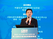 國家科技成果轉(zhuǎn)化基金、新能源汽車創(chuàng)業(yè)投資子基金合伙人兼總裁方建華主持會(huì)議