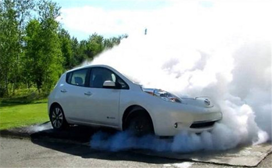 如果熱失控?zé)o法避免 電池安全防護(hù)可以這樣做