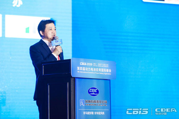 國(guó)家科技成果轉(zhuǎn)化基金新能源汽車(chē)創(chuàng)業(yè)投資子基金合伙人兼總裁方建華主持會(huì)議