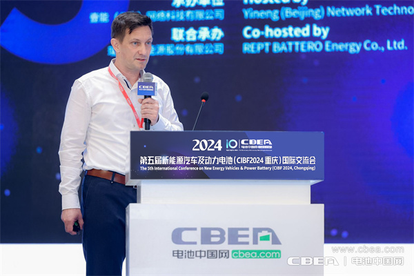 動(dòng)力電池實(shí)現(xiàn)“千里躍遷”