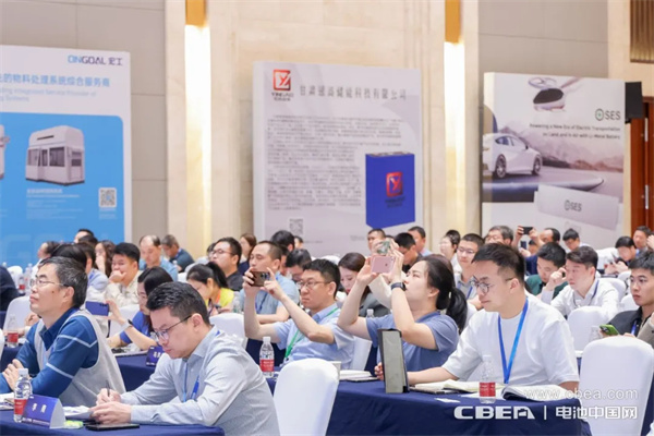 動(dòng)力電池實(shí)現(xiàn)“千里躍遷”